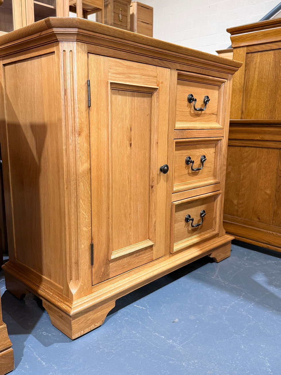Thumbnail: Solid Medium Oak Small Sideboard