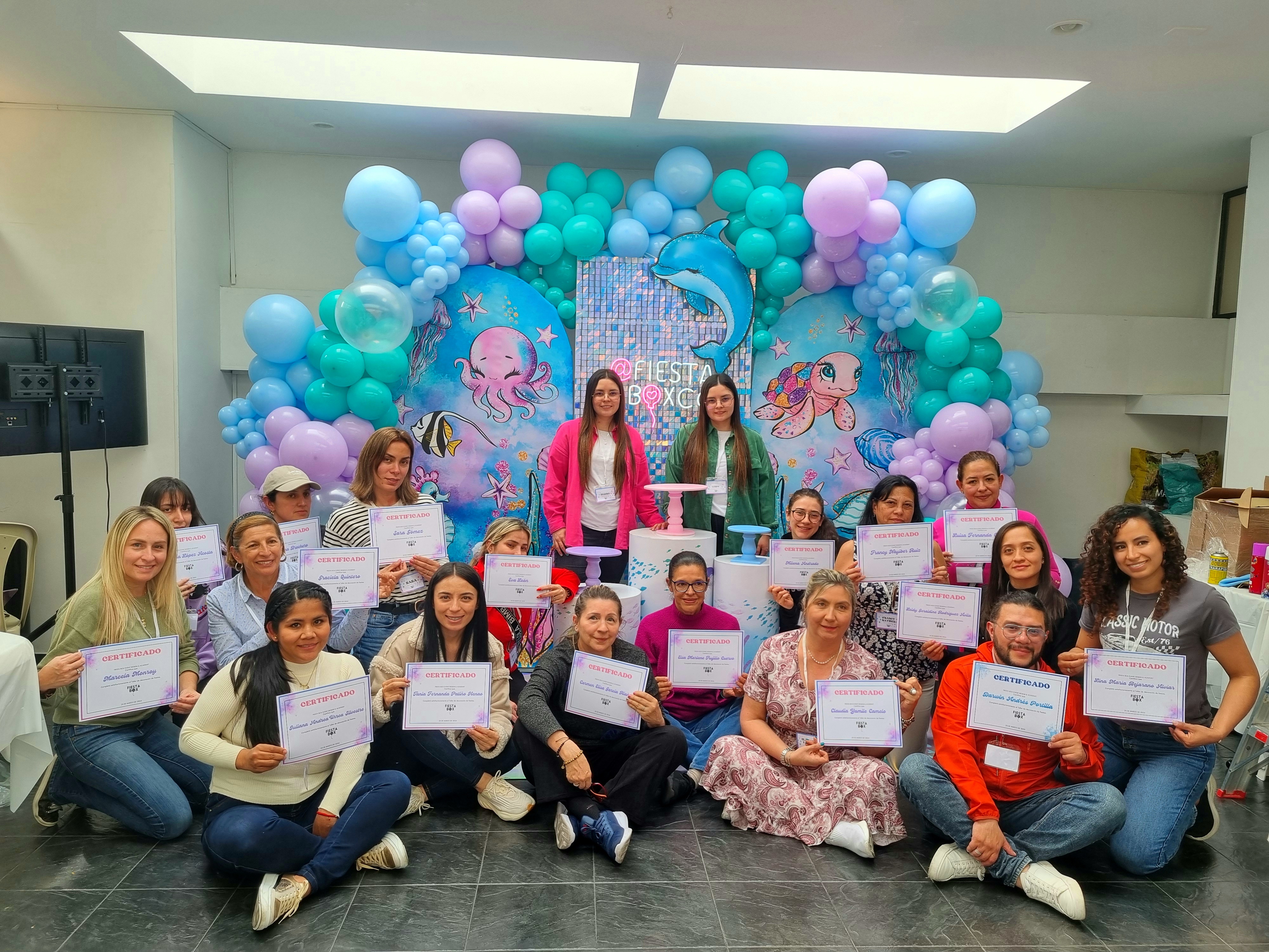Montaje de decoración con globos en la Master Class de Fiesta Box