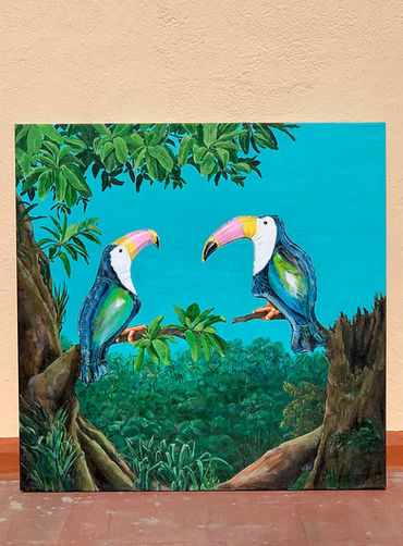 obra original de tucanes colocada en el suelo