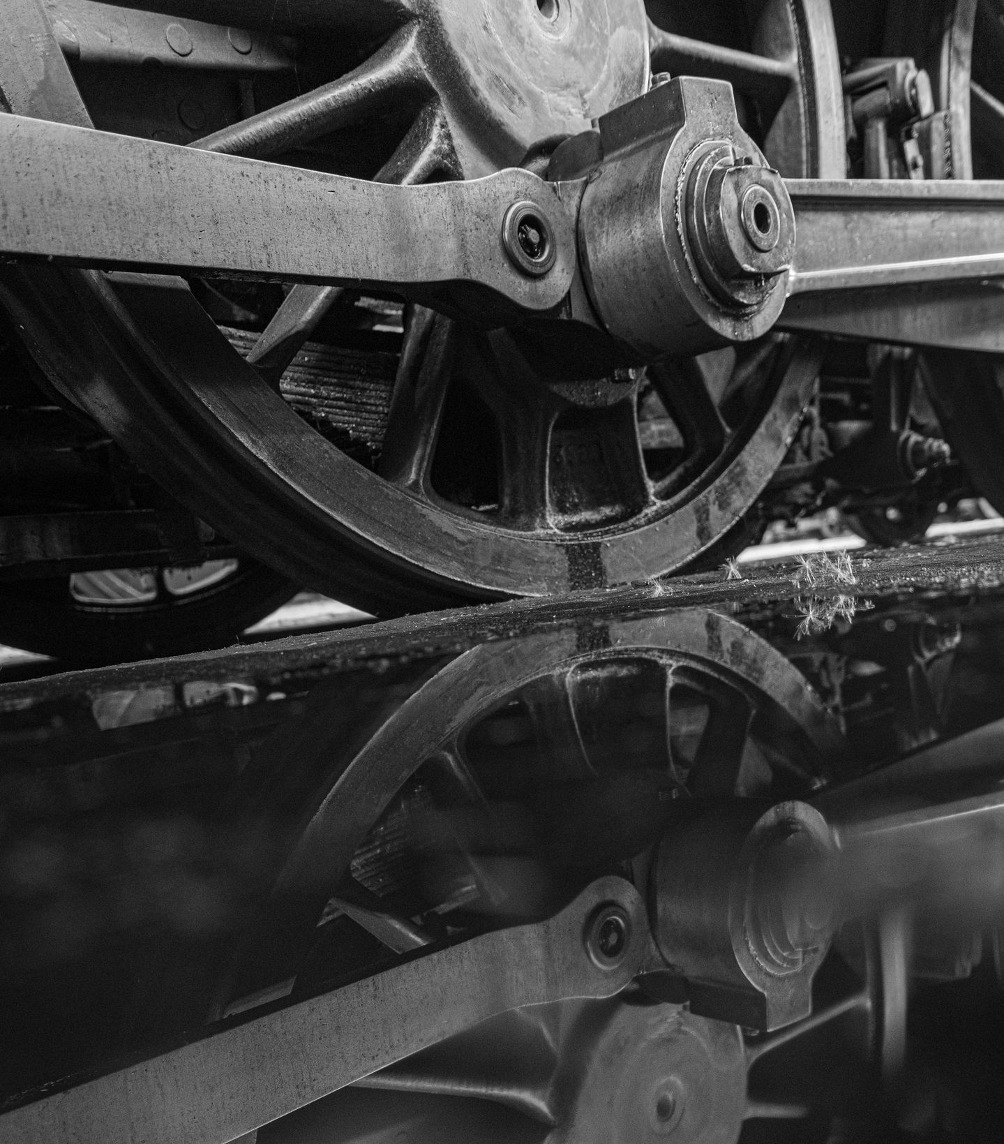 Black and white portrait of 7808 'Cookham Manor' driving wheel