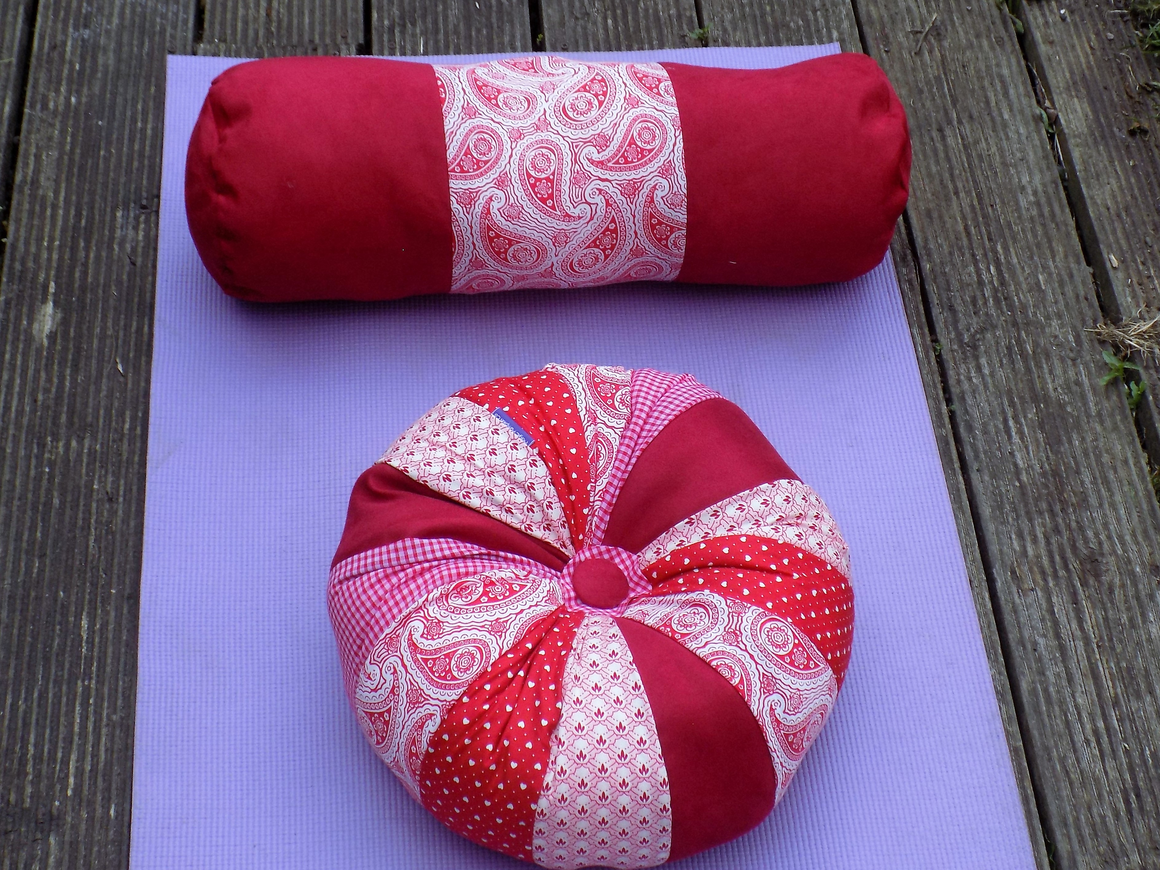 Red zafu and bolster set
