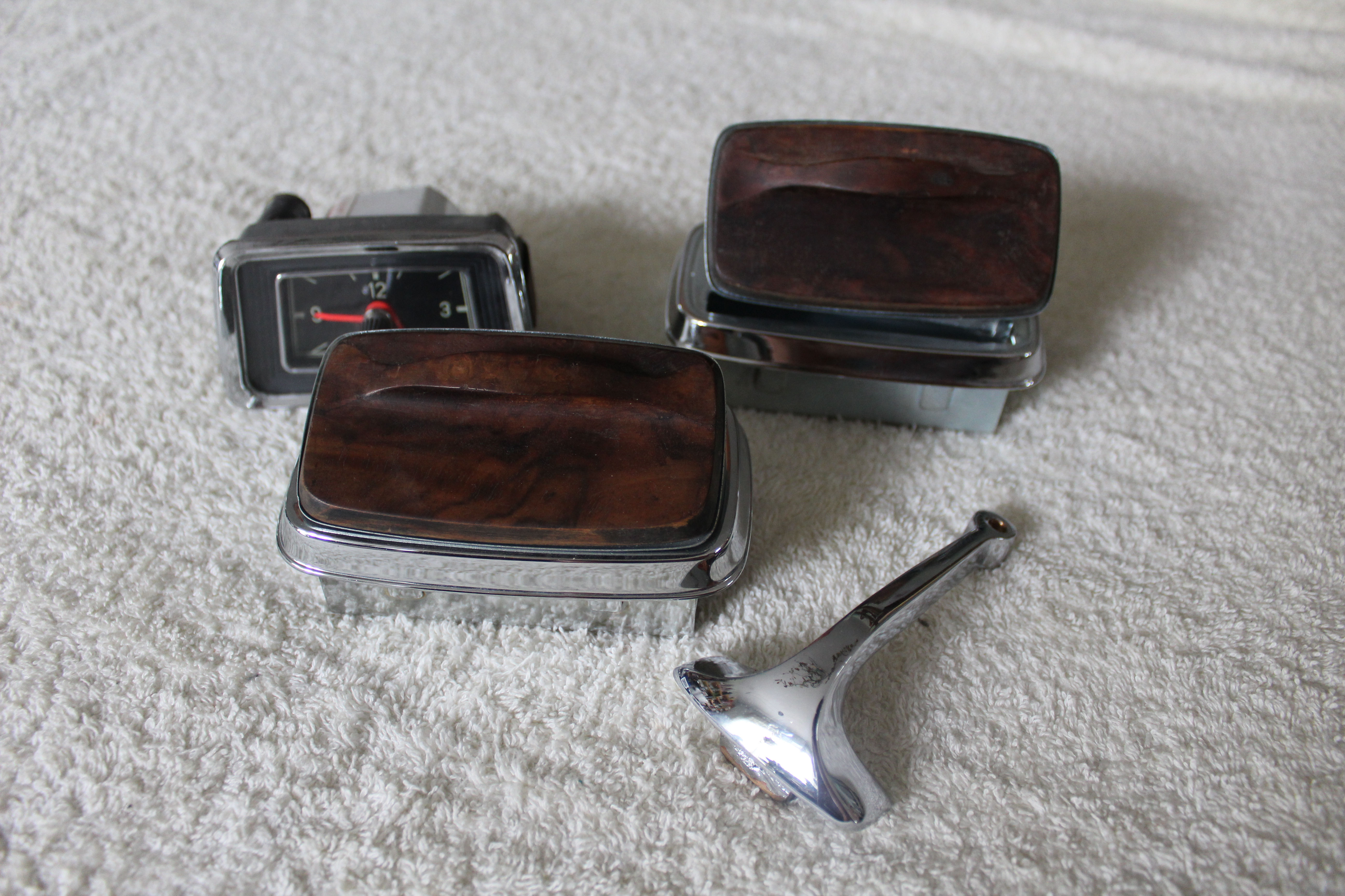 Aschenbecher, Uhr, Türgriff