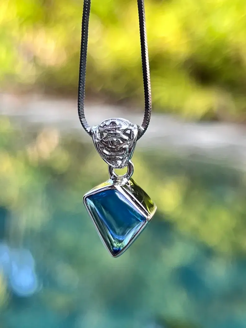 Thumbnail: S 133 - Siberian Blue Simple Pendant