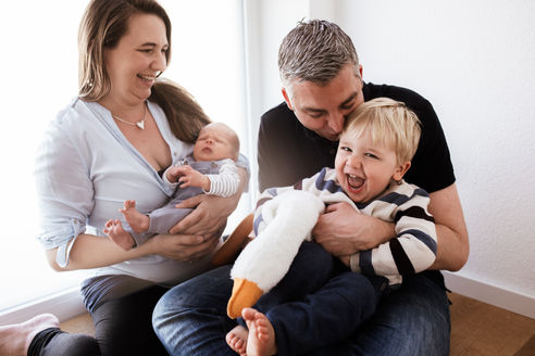 Babyshooting Zuhause Fotostudio Heidelberg Neugeborenenshooting Mannheim Speyer Pfalz mit Geschwisterkinder 
