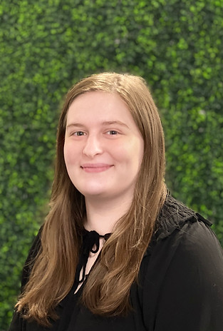 Clarissa L. Headshot.jpg