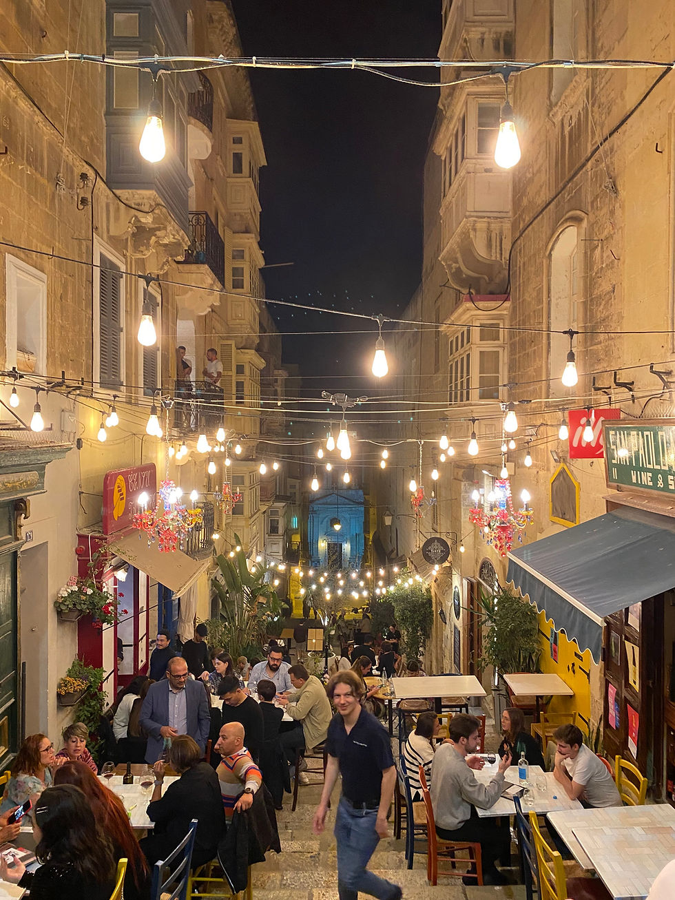 malta street at night