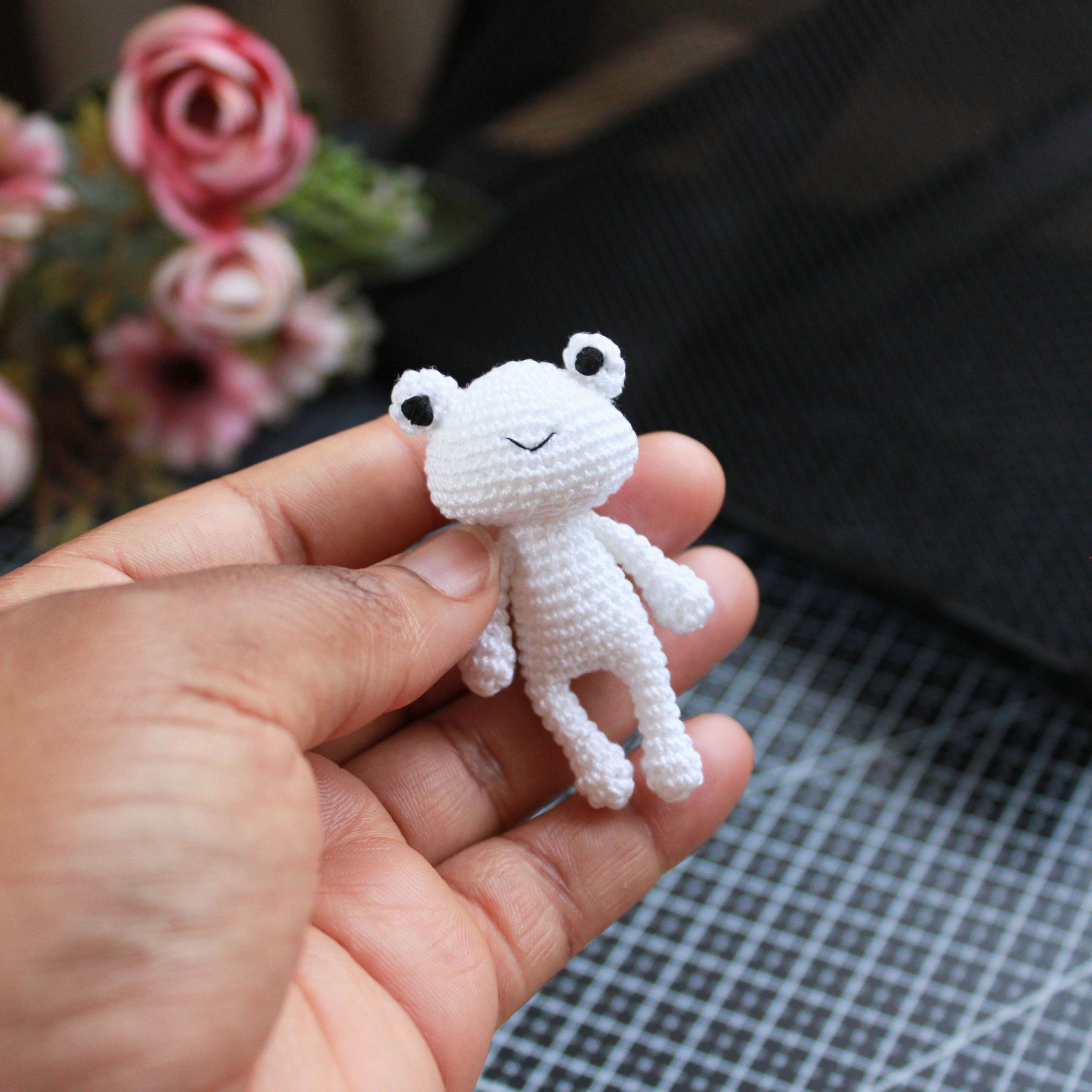 Micro Crochet Frog in White