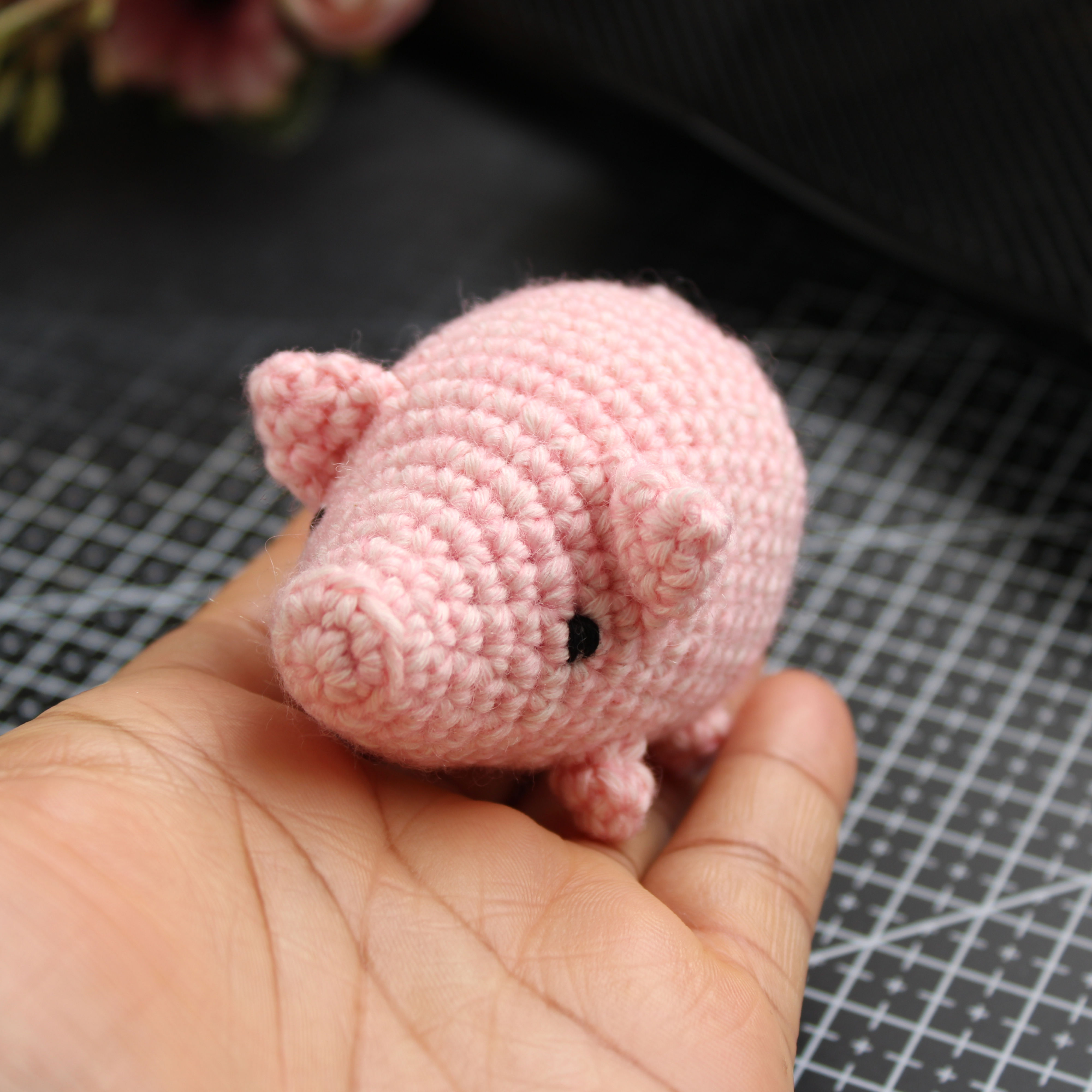 Small crochet pig in Pink