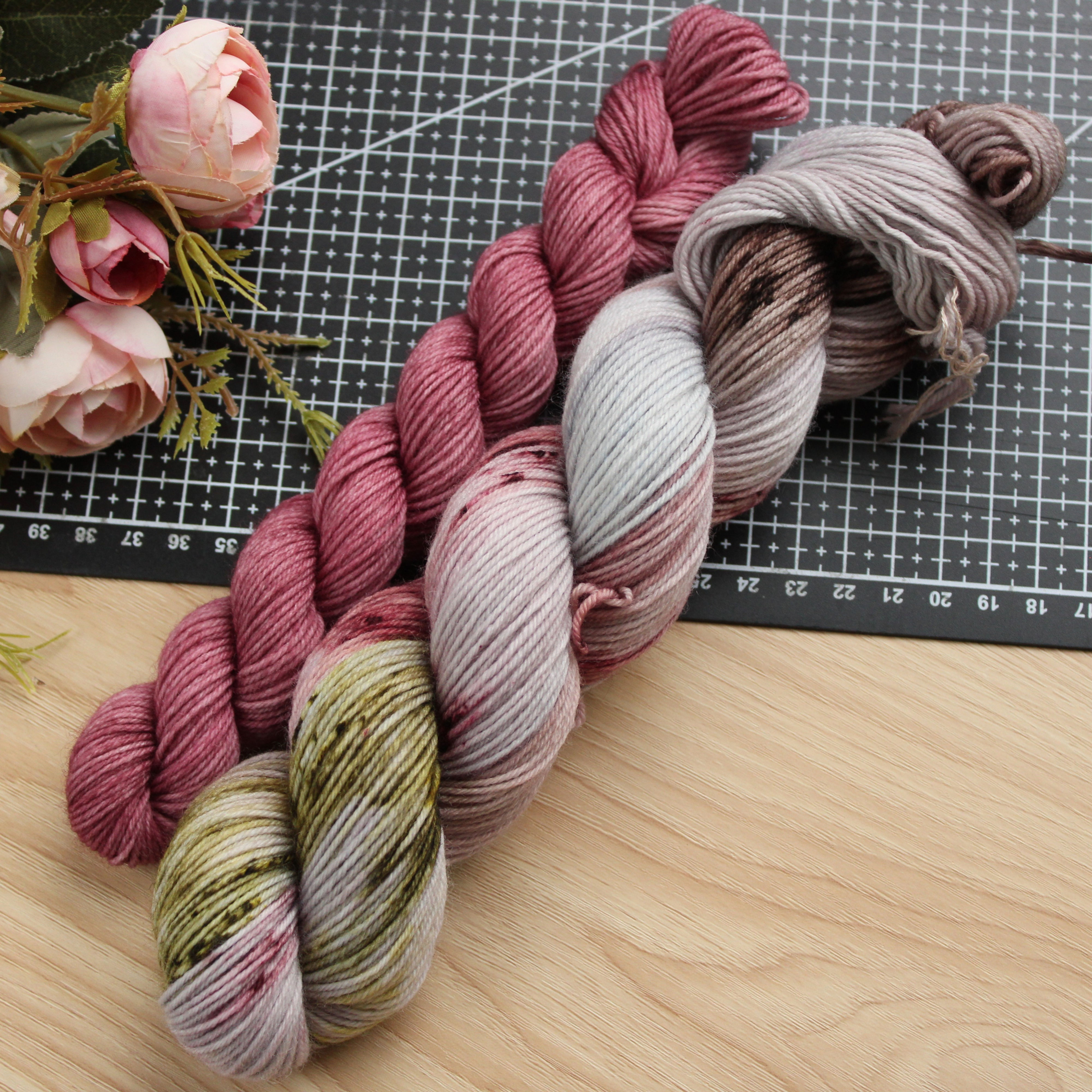 Hand Dyed 4ply superwash merino/nylon Sock Yarn: 50g + 20g Mini Skein Set 22
