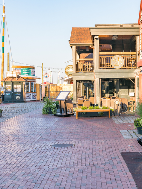 YOUR GUIDE TO RENTING ON AQUIDNECK ISLAND