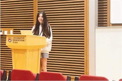 伯明翰大学迪拜校区本科生梅嘉华近照