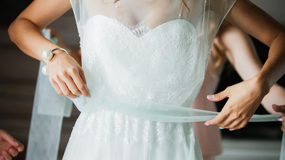 The Essential Wedding Dress Fitting Checklist