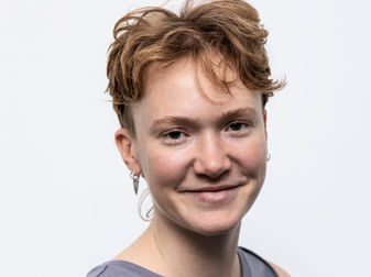 Nina I Yogalehrerin