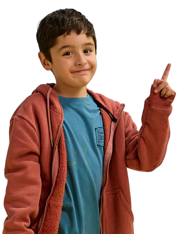 Niño señalando con su mano