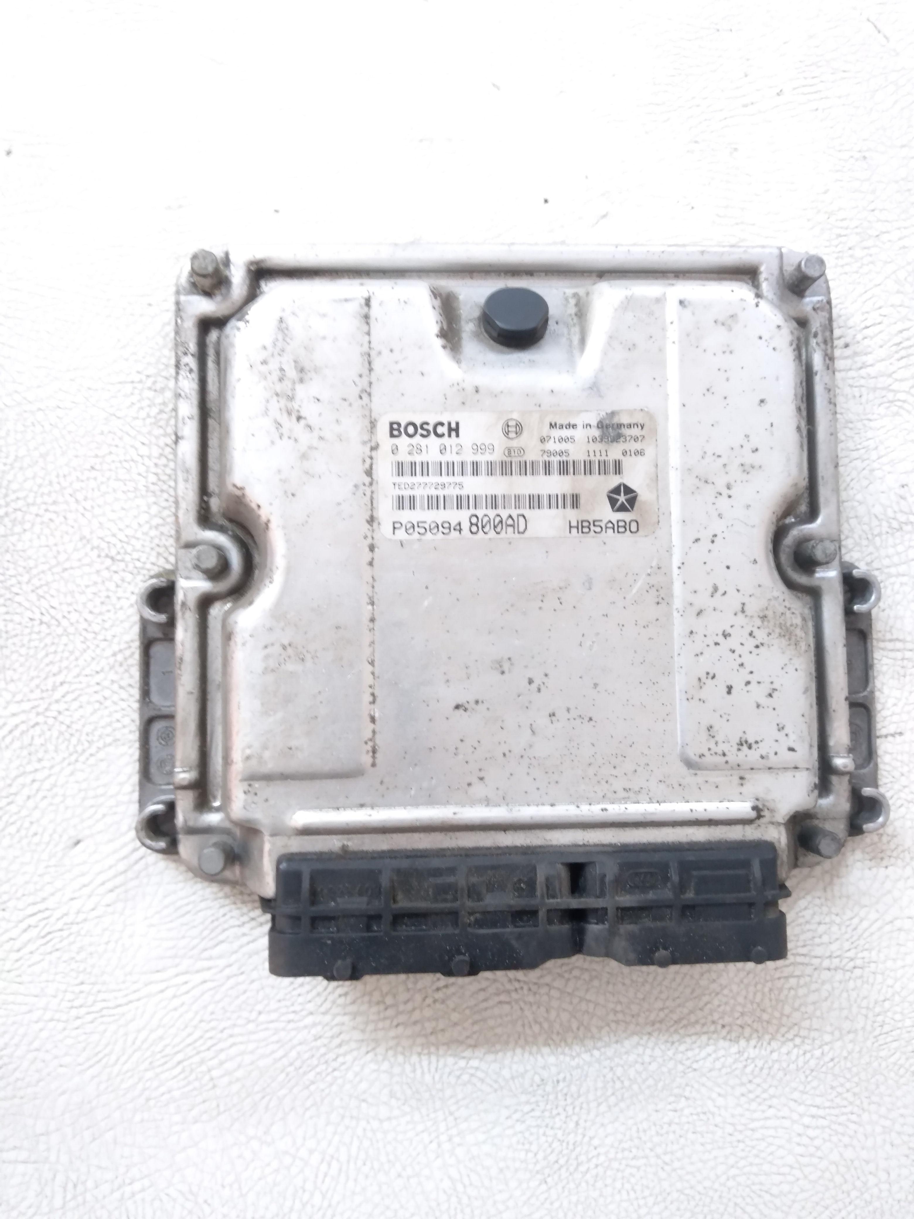 0281012999 EDC15C5 P05094800AD HB5ABO CENTRALINA MOTORE CHRYSLER VOYAGER 2.8 CRD