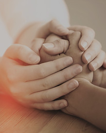 Soutien, réconfort, mains qui se tiennent