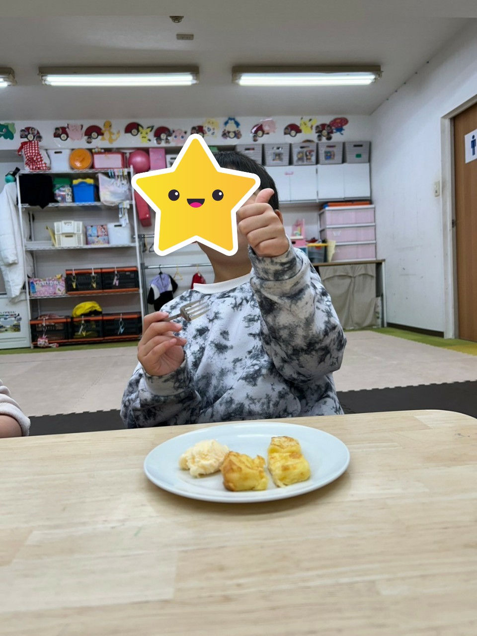 アイスをトッピングして特別なおやつに変身！味は最高‼今回のおやつレクも大成功！ ！次のメニューは何かなぁ…♪ 