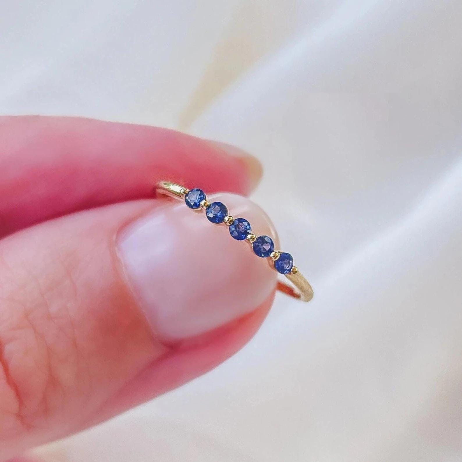 5 Floating Natural Cornflower Blue Sapphire Band