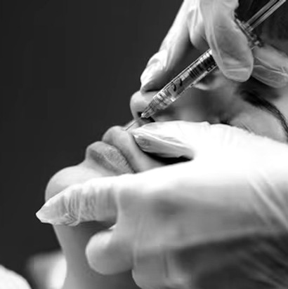 professional-cosmetologist-woman-giving-filler-injection-lip-beauty-clinic-lip-augmentatio