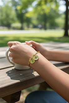 choose-courage-story-bracelet-gold-charm-bracelet