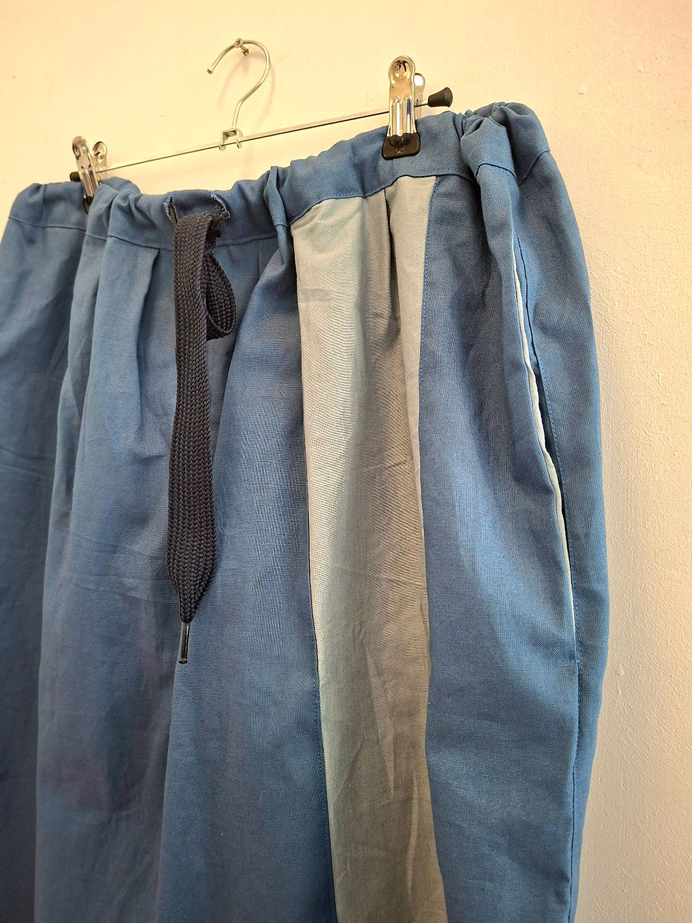 Thumbnail: True blue wide short