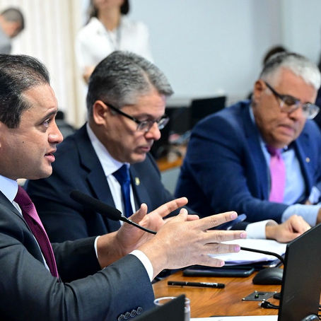 Senador Weverton comemora aprovação do fim da escala 6x1 na CCJ