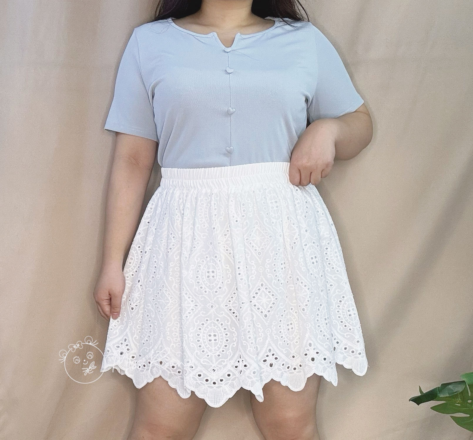V領裝飾鈕扣上衣 AT3839