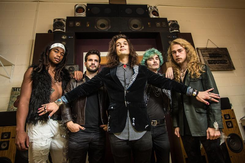 CLASSLESS ACT Cover ‘Toxic’ de BRITNEY SPEARS