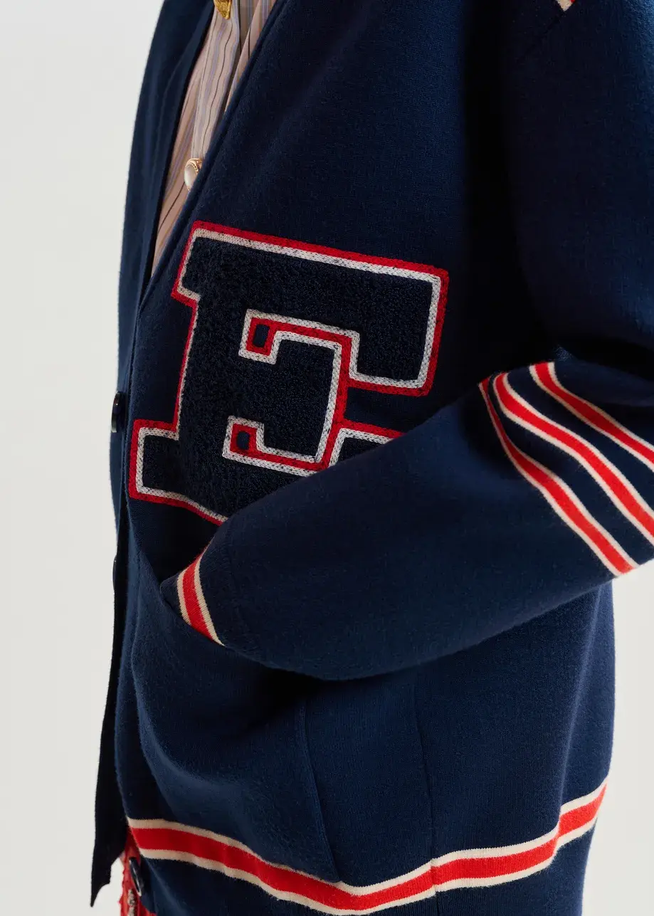 Thumbnail: Marineblauwe cardigan met rode strepen en appliqué JIGAN-J1CN
