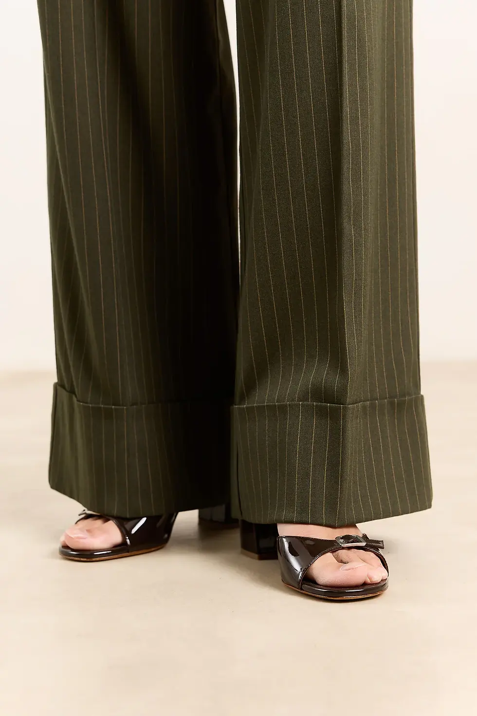 Thumbnail: FREDDIE Straight pants met krijtstreep Military Green