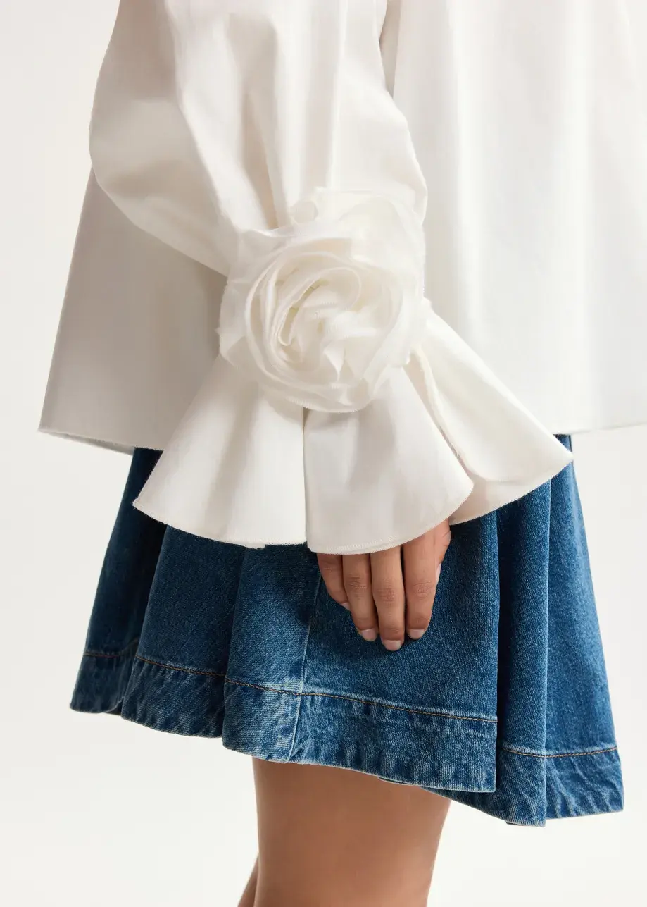 Thumbnail: Gebroken witte strapless top met rozetdetails JOFIE OW01