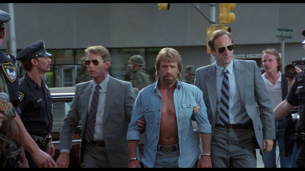 Thumbnail: Still 4 from Invasion U.S.A. [4K Ultra HD + Blu-ray Set] | peakbooks.co