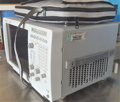 Thumbnail: Agilent 1683A logic analyzer