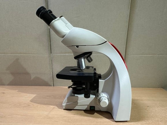 Thumbnail: Leica DM750 Microscope