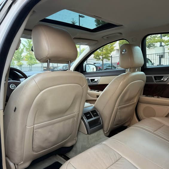 Thumbnail: 2010 Jaguar XF