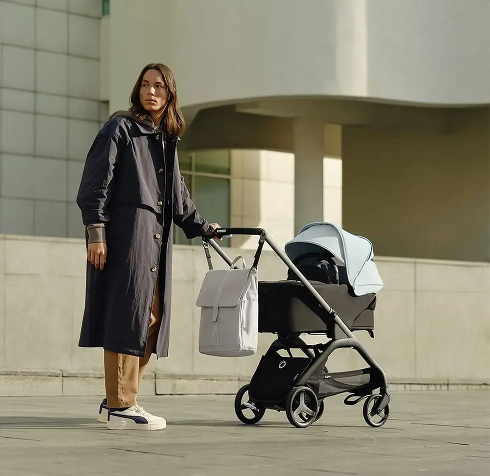Miniatura: mochila con cambiador bugaboo desert taupe colgada