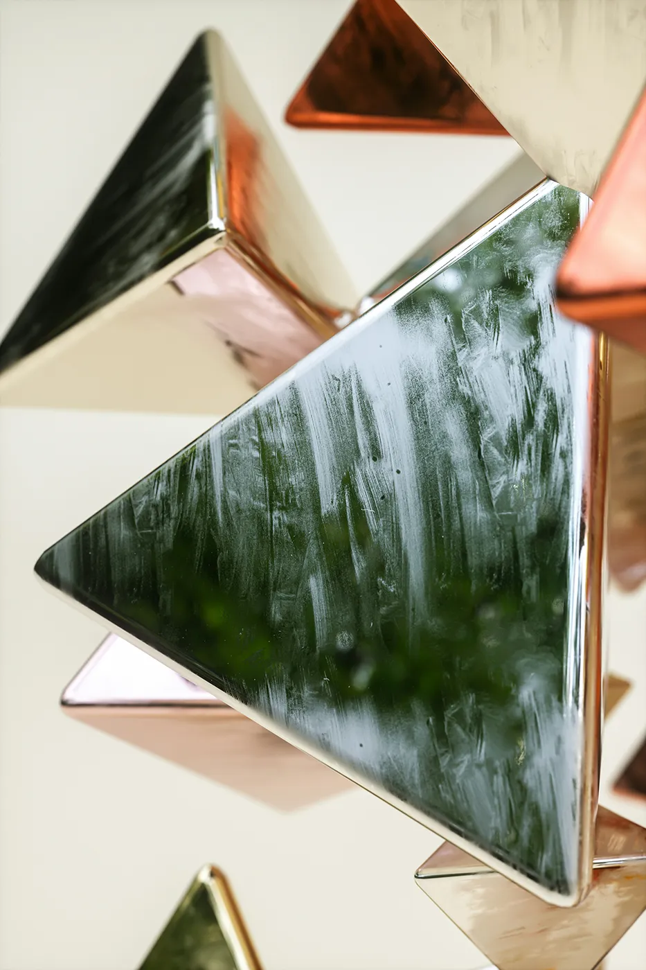 Dreiecke im Design stehen für Dynamik, Bewegung und Richtung.