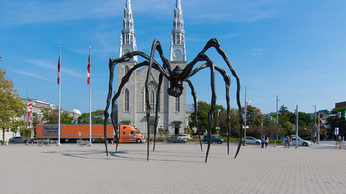 Maman in Ottawa – Gigantische Spinne von Louise Bourgeois bei IADK