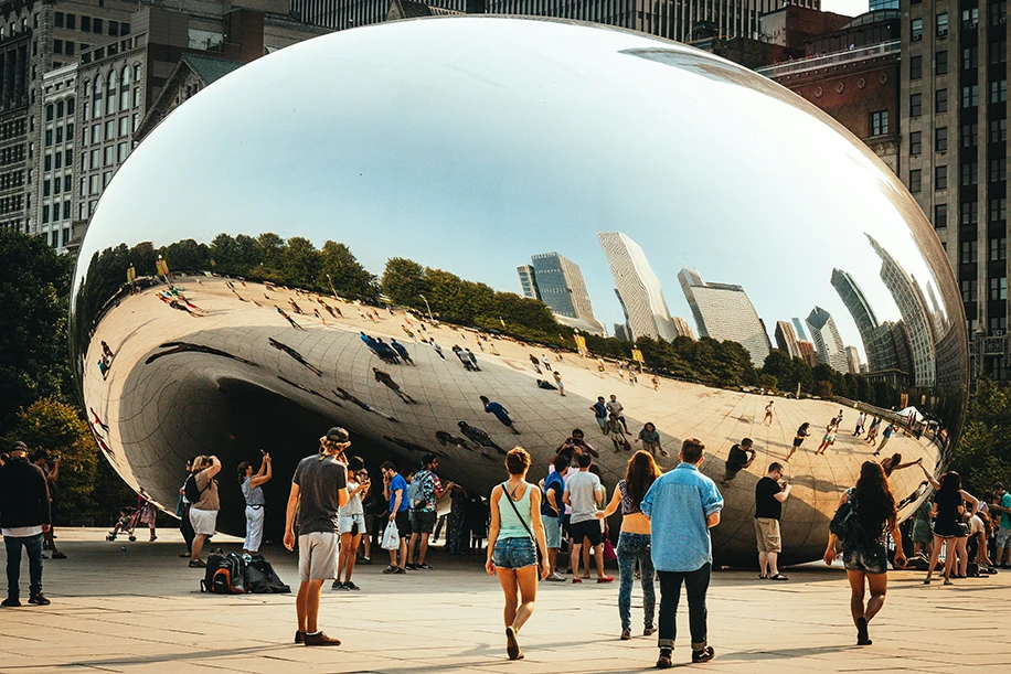 Cloud Gate in Chicago – Berühmtes Kunstwerk im öffentlichen Raum bei IADK
