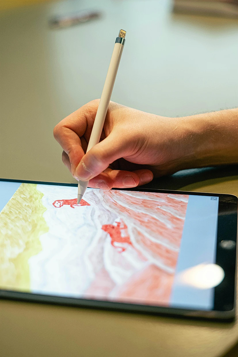 Kreatives Arbeiten mit dem Wacom Cintiq 16 und iPad Pro für professionelle Illustrationen und Grafikdesign.