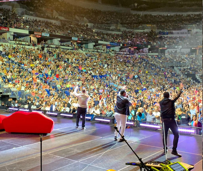 LIMI-T 21 musicaliza El Show de TV “No te duermas, Una noche más...” a CASA LLENA en el Coliseo de P