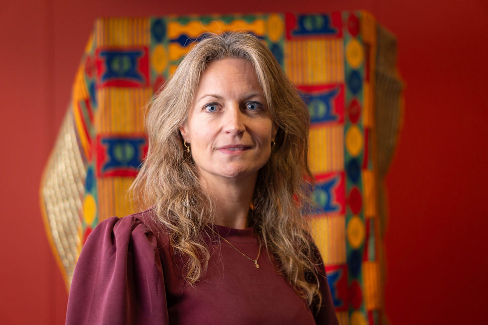 Portret_ClaireHallewas_GlobalInitiative_ThijsvanReeuwijk-2-scaled.jpg