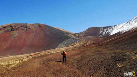 climbing mount azhdahak, mount azhdahak, azhdahak tour, hiking tour to mount azhdahak, guide to mount azhdahak, tours in armenia, armenia travel tips