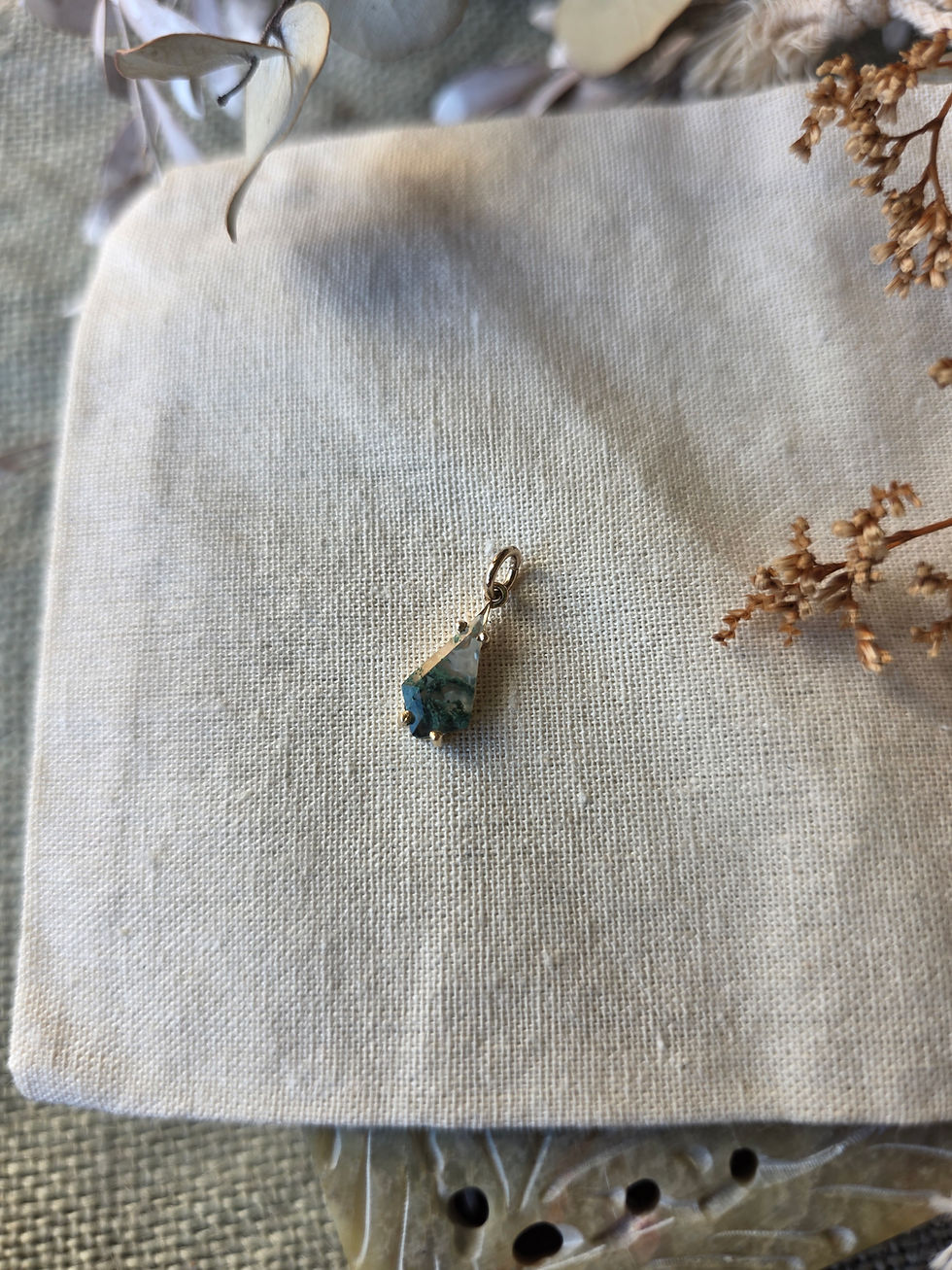 Thumbnail: Moss Agate Necklace in 9ct yellow Gold I