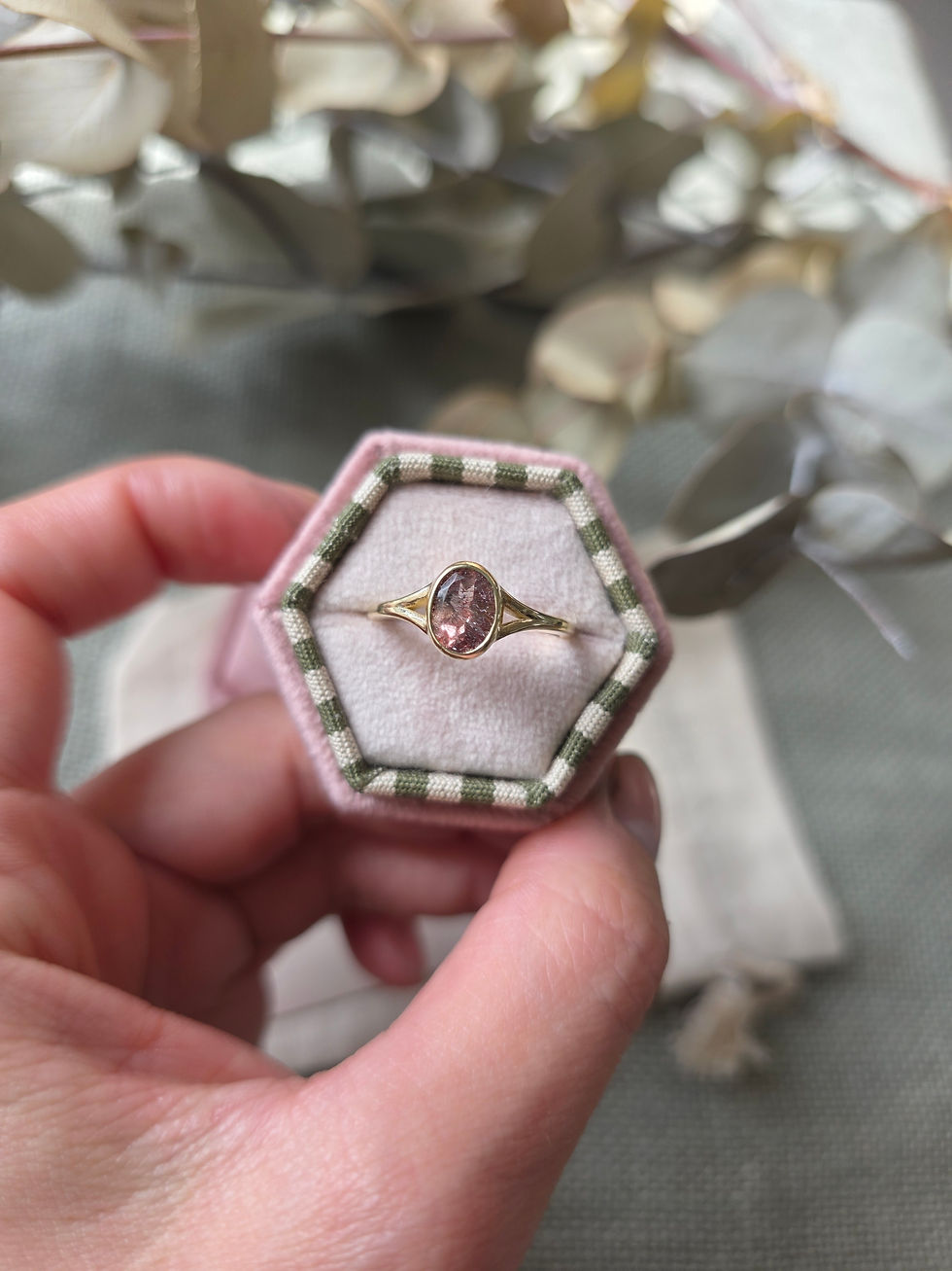 Thumbnail: Strawberry Quartz 9ct Yellow Gold Ring