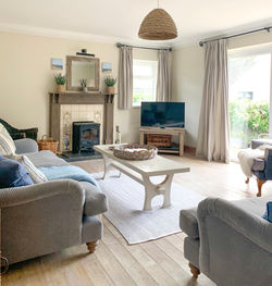 BF7A075A-193D-4012-B0A1-25028455BD96