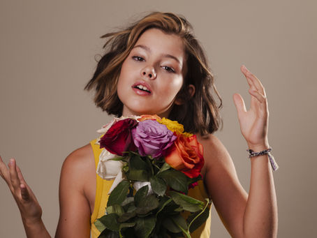 Γαλλία: Μια νέα φωνή γεμάτη ελπίδα — Γνωρίστε την 11χρονη Lou Deleuze