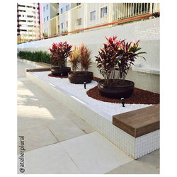 Pavimentação e jardins