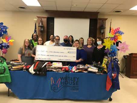 Leadership Lauderdale gives donations to local organization.