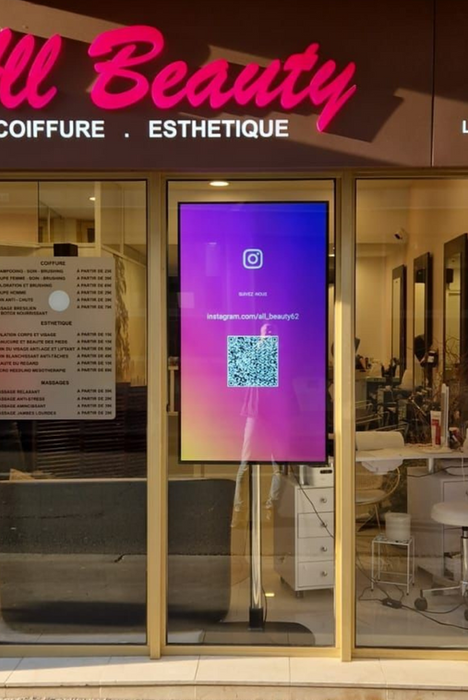 Ecran vitrine & création de vidéos personnalisées. diffusion des prestations, horaires et QR code...